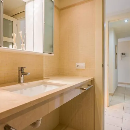 Lägenhet Spacious Terrace I Two Bedrooms I Swimming Pool In The